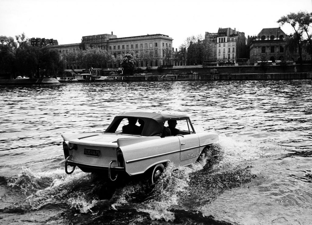 Amphibious car crossing the Seine, 1963.
